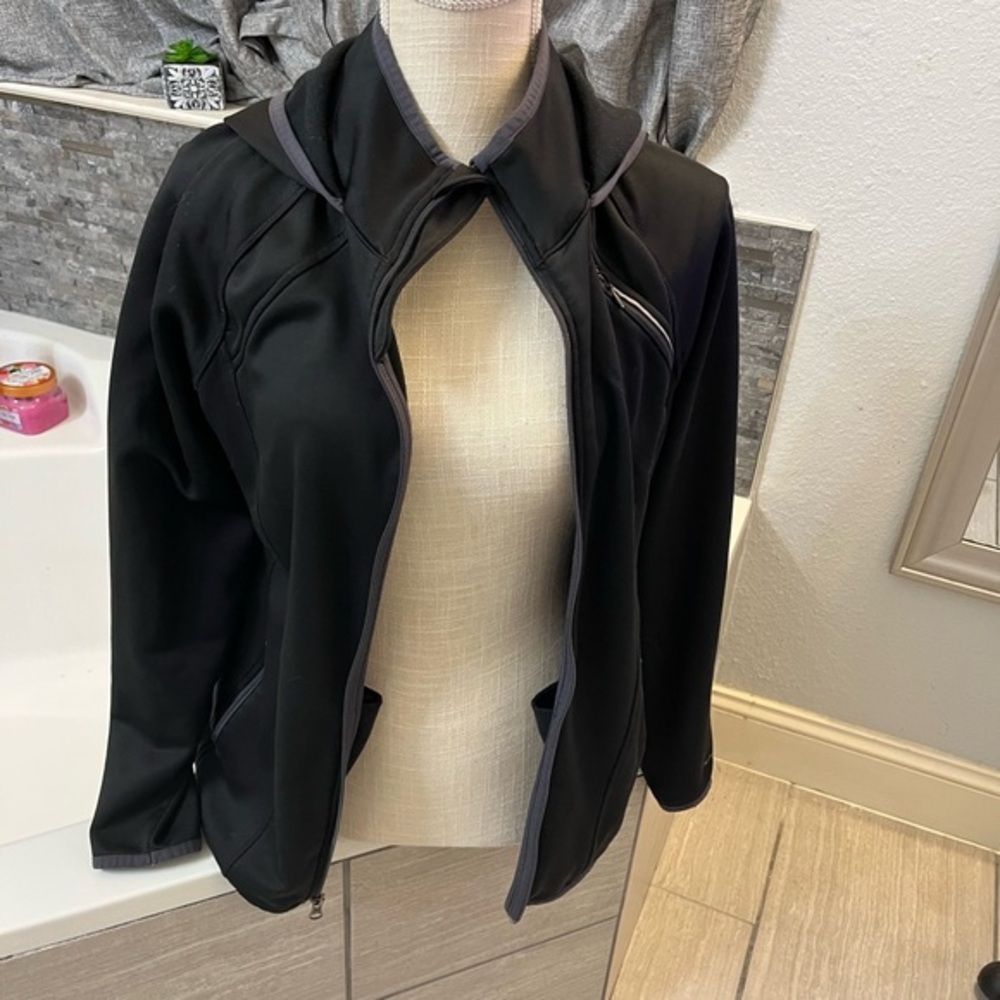 Black champion Women’s Hooded Jacket large